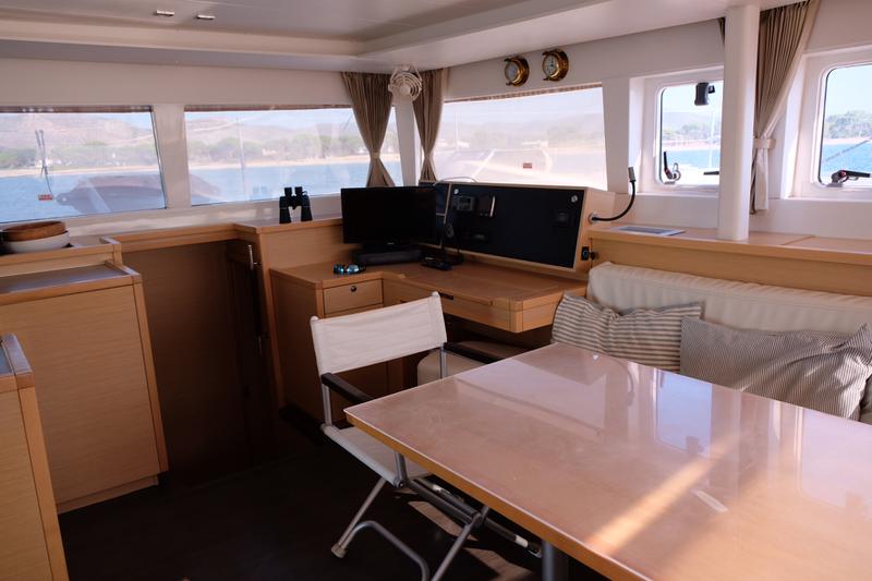 Book yachts online - catamaran - Lagoon 450 - IRIS IV (a/c-gen-watermaker-teak deck) - rent