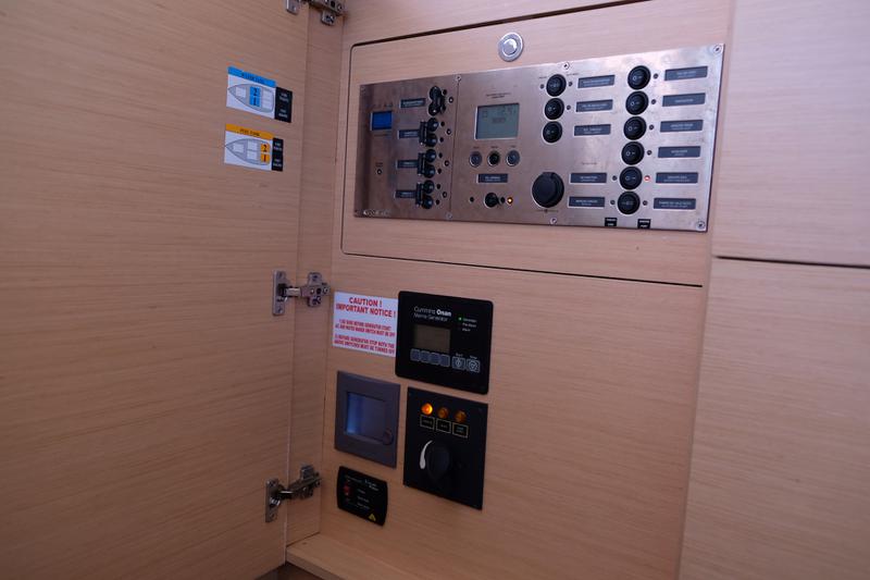 Book yachts online - catamaran - Lagoon 450 - IRIS IV (a/c-gen-watermaker-teak deck) - rent