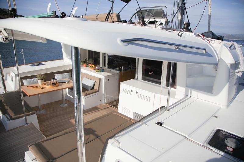 Book yachts online - catamaran - Lagoon 450 - IRIS IV (a/c-gen-watermaker-teak deck) - rent