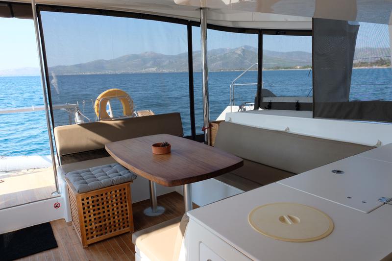 Book yachts online - catamaran - Lagoon 450 - IRIS IV (a/c-gen-watermaker-teak deck) - rent