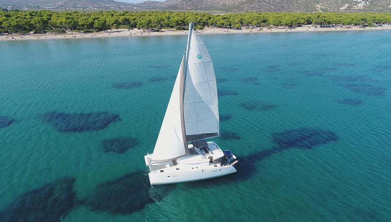 Book yachts online - catamaran - Lagoon 450 - IRIS IV (a/c-gen-watermaker-teak deck) - rent
