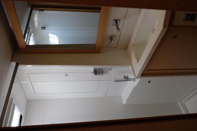 Book yachts online - catamaran - Lagoon 450 - IRIS IV (a/c-gen-watermaker-teak deck) - rent