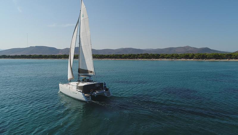 Book yachts online - catamaran - Lagoon 450 - IRIS IV (a/c-gen-watermaker-teak deck) - rent