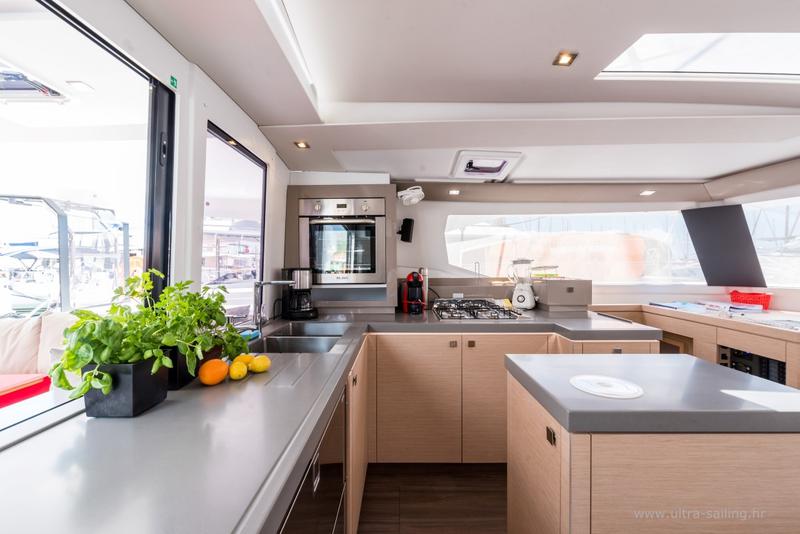 Book yachts online - catamaran - Saona - DESAFINADO - AC and generator - rent