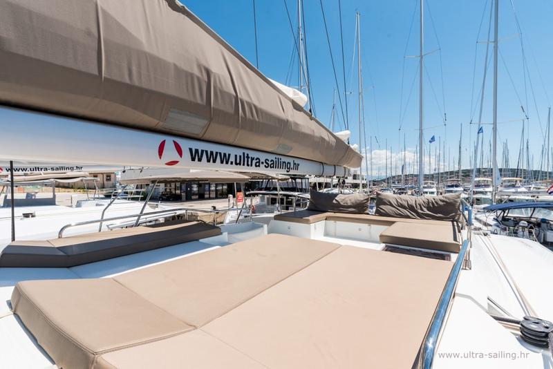 Book yachts online - catamaran - Saona - SUNNY WAVE- with AC and generator - rent