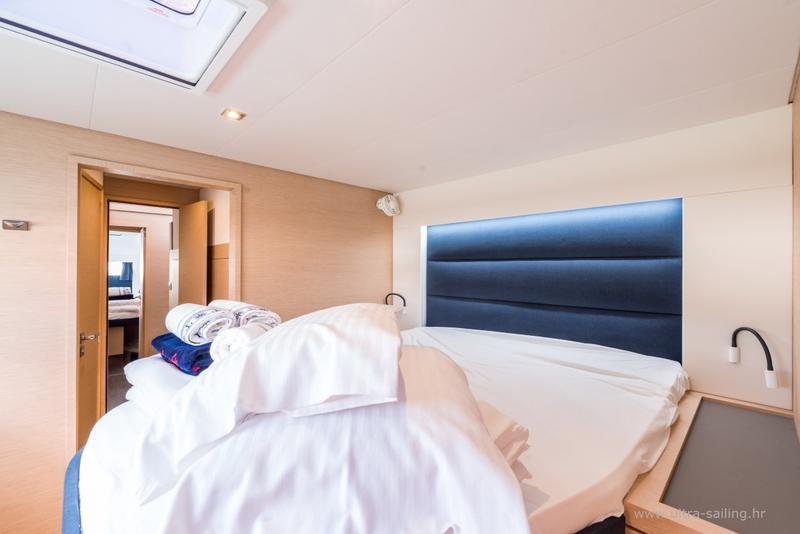 Book yachts online - catamaran - Saona - SUNNY WAVE- with AC and generator - rent