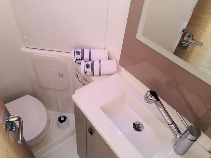 Book yachts online - catamaran - Isla 40 - ISLAND ESCAPE - AC and generator - rent