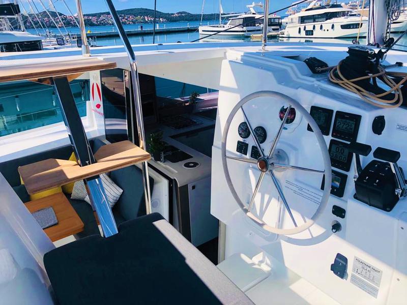 Book yachts online - catamaran - Isla 40 - ISLAND ESCAPE - AC and generator - rent
