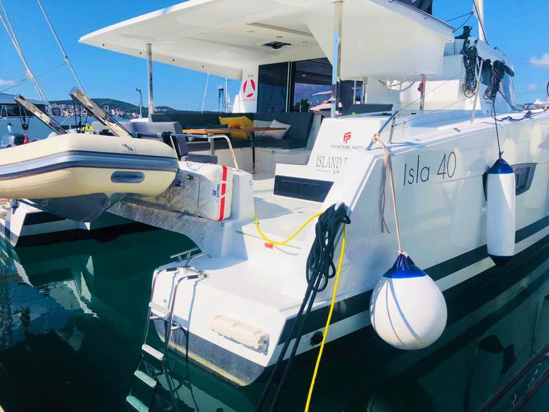 Book yachts online - catamaran - Isla 40 - ISLAND ESCAPE - AC and generator - rent