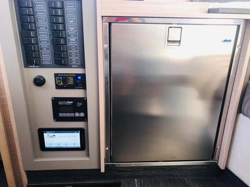 Book yachts online - catamaran - Isla 40 - ISLAND ESCAPE - AC and generator - rent