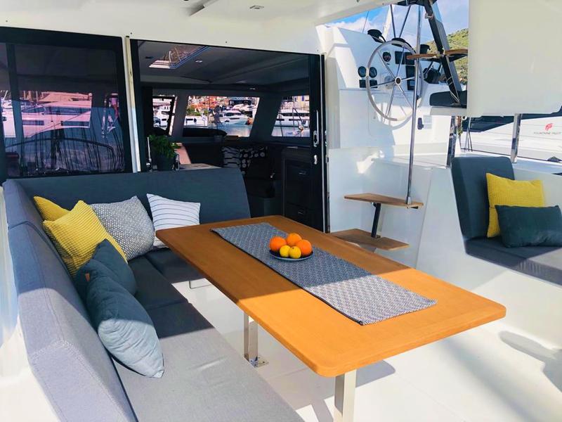 Book yachts online - catamaran - Isla 40 - ISLAND ESCAPE - AC and generator - rent