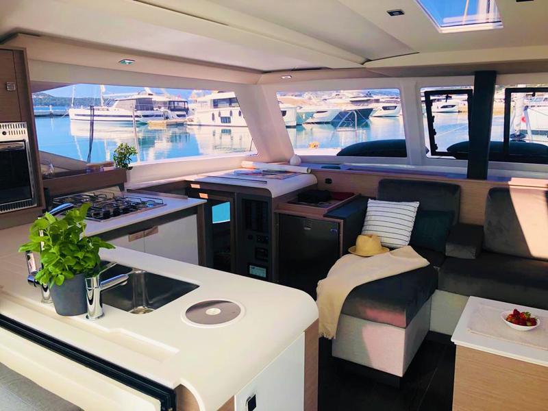 Book yachts online - catamaran - Isla 40 - ISLAND ESCAPE - AC and generator - rent