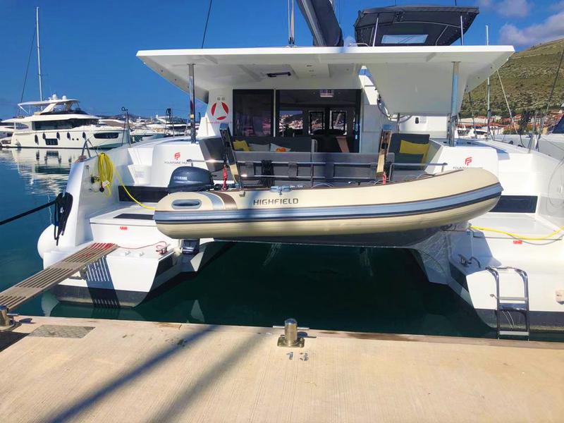 Book yachts online - catamaran - Isla 40 - ISLAND ESCAPE - AC and generator - rent