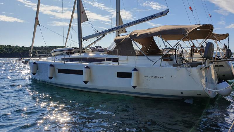 Book yachts online - sailboat - Sun Odyssey 440 - XOXO - rent