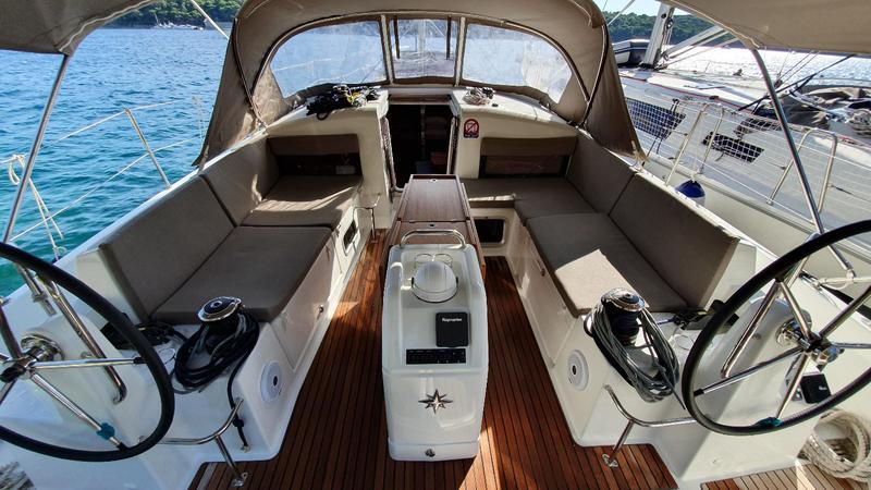 Book yachts online - sailboat - Sun Odyssey 440 - XOXO - rent