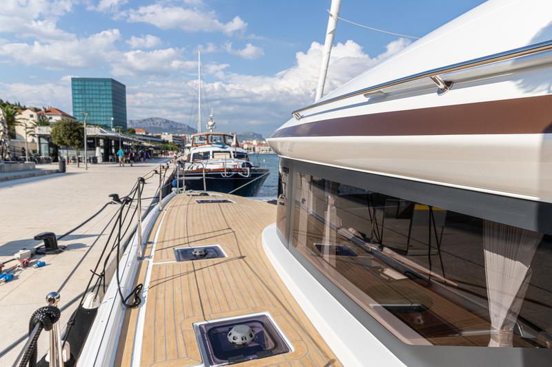 Book yachts online - catamaran - Lagoon 50 LUX (2020) equipped with airconditioning (saloon + cabins), generator, watermaker, ice maker, dishwasher, washer/dryer, JOBE infinity sea scooter, 2 SUP, snorkel sets, water-ski, kneeboard - PRINCESS KISS - rent