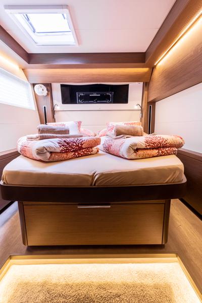 Book yachts online - catamaran - Lagoon 50 LUX (2020) equipped with airconditioning (saloon + cabins), generator, watermaker, ice maker, dishwasher, washer/dryer, JOBE infinity sea scooter, 2 SUP, snorkel sets, water-ski, kneeboard - PRINCESS KISS - rent