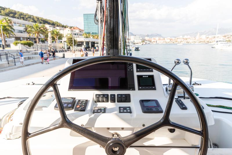 Book yachts online - catamaran - Lagoon 50 LUX (2020) equipped with airconditioning (saloon + cabins), generator, watermaker, ice maker, dishwasher, washer/dryer, JOBE infinity sea scooter, 2 SUP, snorkel sets, water-ski, kneeboard - PRINCESS KISS - rent
