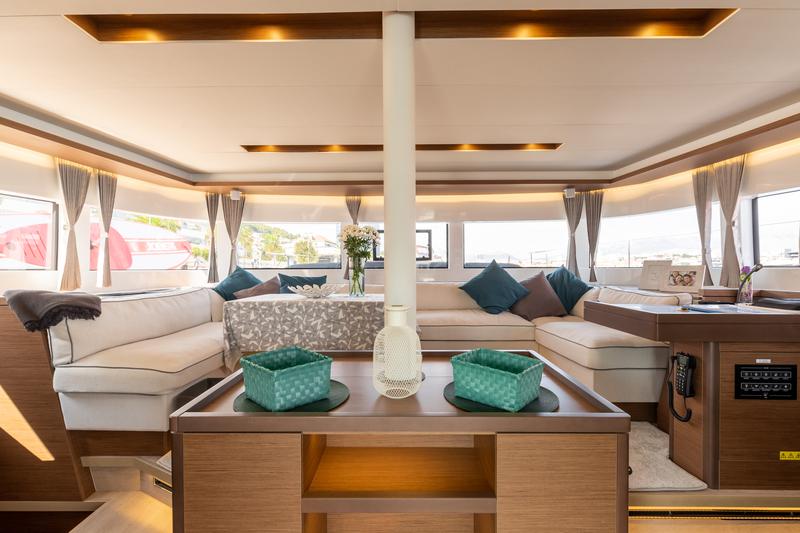 Book yachts online - catamaran - Lagoon 50 LUX (2020) equipped with airconditioning (saloon + cabins), generator, watermaker, ice maker, dishwasher, washer/dryer, JOBE infinity sea scooter, 2 SUP, snorkel sets, water-ski, kneeboard - PRINCESS KISS - rent