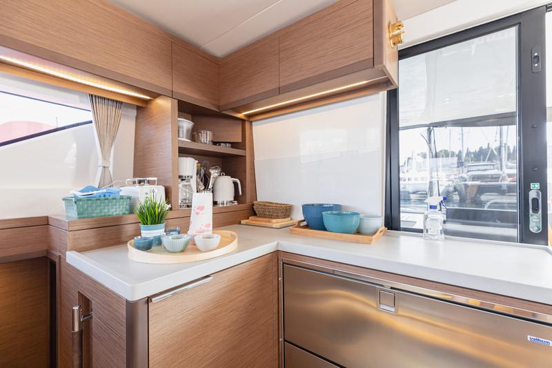 Book yachts online - catamaran - Lagoon 50 LUX (2020) equipped with airconditioning (saloon + cabins), generator, watermaker, ice maker, dishwasher, washer/dryer, JOBE infinity sea scooter, 2 SUP, snorkel sets, water-ski, kneeboard - PRINCESS KISS - rent