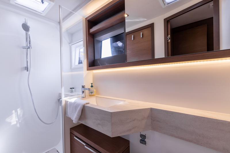 Book yachts online - catamaran - Lagoon 50 LUX (2020) equipped with airconditioning (saloon + cabins), generator, watermaker, ice maker, dishwasher, washer/dryer, JOBE infinity sea scooter, 2 SUP, snorkel sets, water-ski, kneeboard - PRINCESS KISS - rent