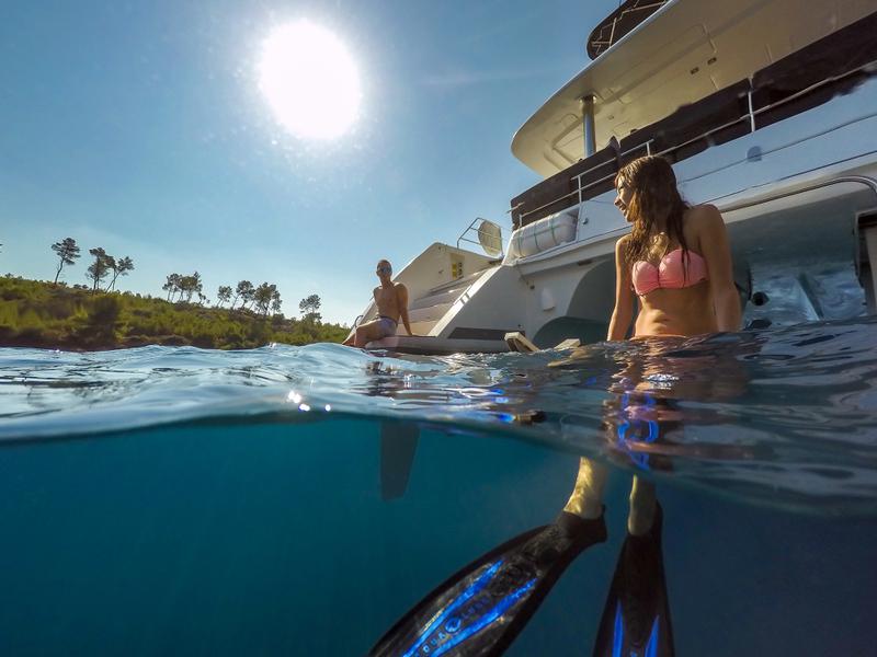 Book yachts online - catamaran - Lagoon 560 S2 (2016) equipped with generator, AC (saloon+cabins), water maker, ice maker, microwave oven, dishwasher, underwater lights, 2 X S.U.P. , water ski &amp; tube, 8 snorkel. sets - PURA VIDA - rent