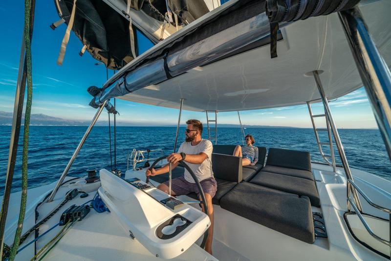 Book yachts online - catamaran - Lagoon 50 (2018)equipped with airconditioning (saloon + cabins), generator, watermaker, ice maker, dishwasher, washer/dryer, 2 SUP - CAPTAIN MORGAN - rent