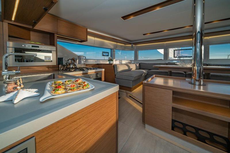 Book yachts online - catamaran - Lagoon 50 (2018)equipped with airconditioning (saloon + cabins), generator, watermaker, ice maker, dishwasher, washer/dryer, 2 SUP - CAPTAIN MORGAN - rent