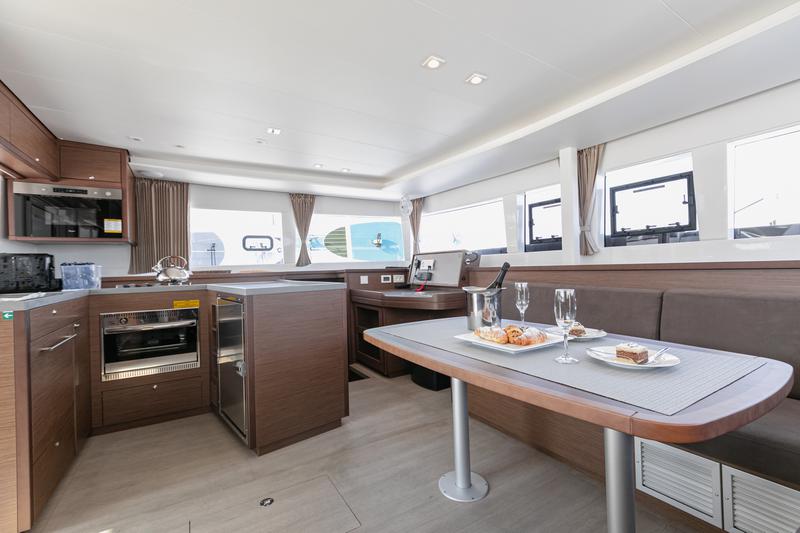Book yachts online - catamaran - Lagoon 450 F (2019) equipped with generator, A/C (saloon+cabins), water maker, dishwasher, ice maker, bow truster - WIDE DREAM - rent