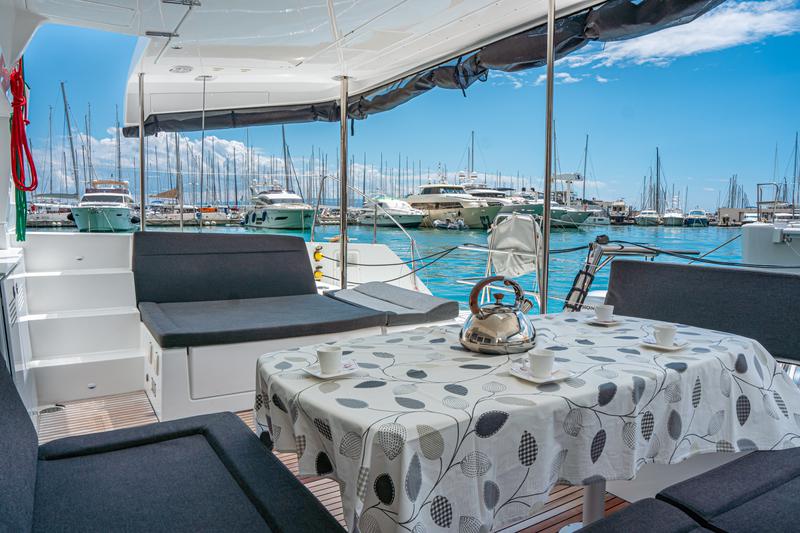 Book yachts online - catamaran - Lagoon 450 F (2019) equipped with generator, A/C (saloon+cabins), water maker, dishwasher, ice maker, bow truster - WIDE DREAM - rent
