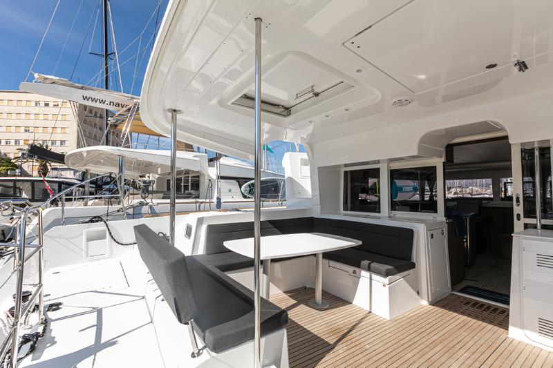 Book yachts online - catamaran - Lagoon 450 F (2019) equipped with generator, A/C (saloon+cabins), water maker, dishwasher, ice maker, bow truster - WIDE DREAM - rent