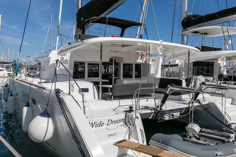 Book yachts online - catamaran - Lagoon 450 F (2019) equipped with generator, A/C (saloon+cabins), water maker, dishwasher, ice maker, bow truster - WIDE DREAM - rent