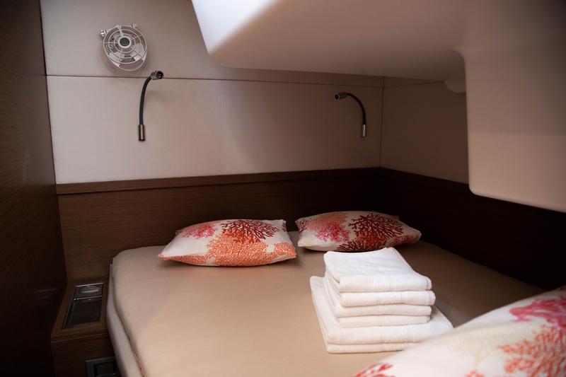 Book yachts online - catamaran - Lagoon 50 LUX elegance (2019) equipped with airconditioning (saloon + cabins), generator, watermaker, ice maker, dishwasher, washer/dryer, 2 SUP, snorkelling equipment - TWIN JOY - rent