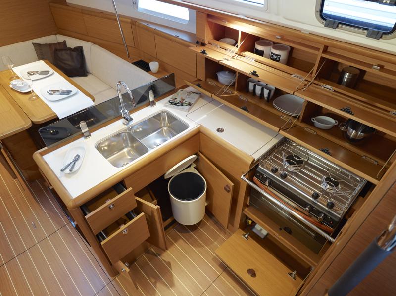 Book yachts online - sailboat - JEANNEAU SO 379 - WIKI WIKI 6a BI-3-4-12 - rent