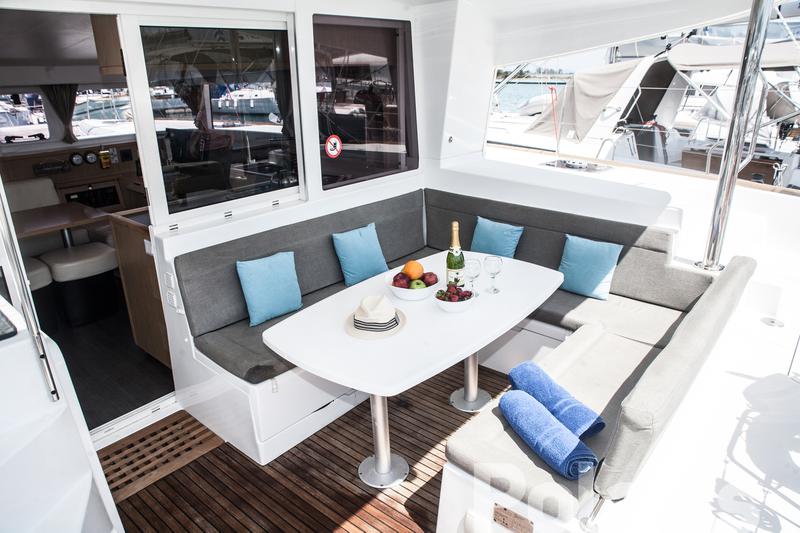 Book yachts online - catamaran - Lagoon 400 S2. - Vicky - rent