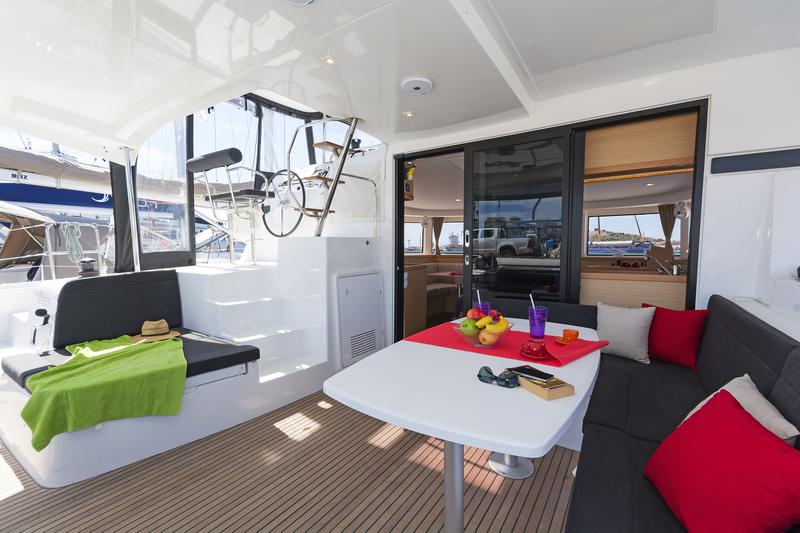 Book yachts online - catamaran - Lagoon 42 A/C &amp; GEN. - FANTASEA - rent