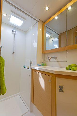 Book yachts online - catamaran - Lagoon 450  Fly A/C &amp; GEN &amp; WM - Buena Suerte - rent