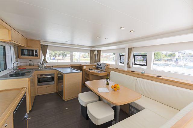 Book yachts online - catamaran - Lagoon 450 Fly A/C &amp; GEN - MARIA - rent