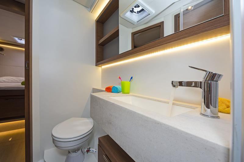 Book yachts online - catamaran - Lagoon 50 A/C &amp; GEN &amp; WM - HAPPY FEET - rent