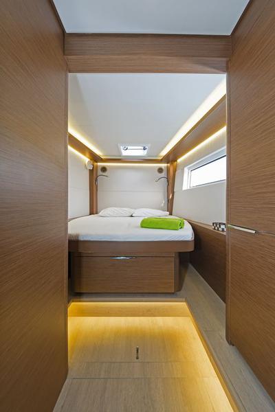 Book yachts online - catamaran - Lagoon 50 A/C &amp; GEN &amp; WM - HAPPY FEET - rent