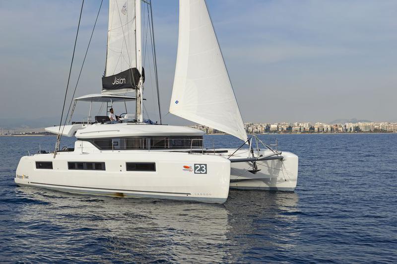 Book yachts online - catamaran - Lagoon 50 A/C &amp; GEN &amp; WM - HAPPY FEET - rent