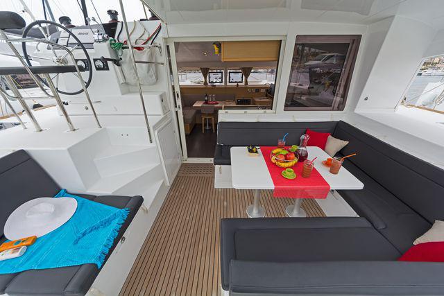 Book yachts online - catamaran - Lagoon 400S2 - LIBRE - rent