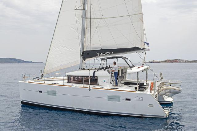 Book yachts online - catamaran - Lagoon 400S2 - LIBRE - rent