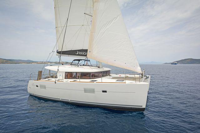Book yachts online - catamaran - Lagoon 400S2 - LIBRE - rent