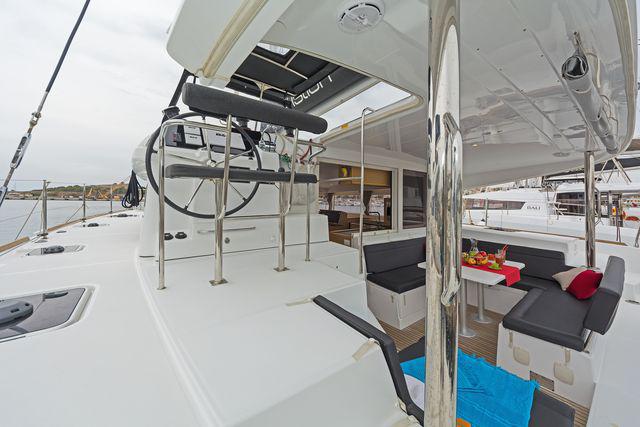 Book yachts online - catamaran - Lagoon 400S2 - LIBRE - rent