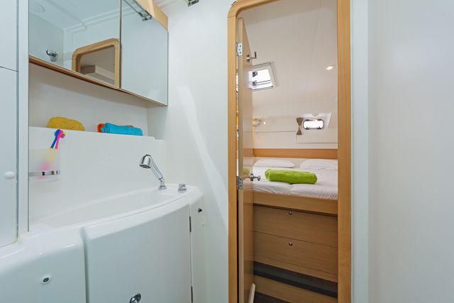 Book yachts online - catamaran - Lagoon 400S2 - LIBRE - rent