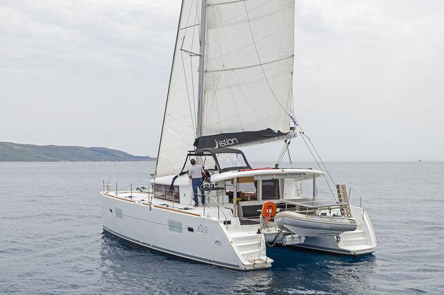 Book yachts online - catamaran - Lagoon 400S2 - LIBRE - rent