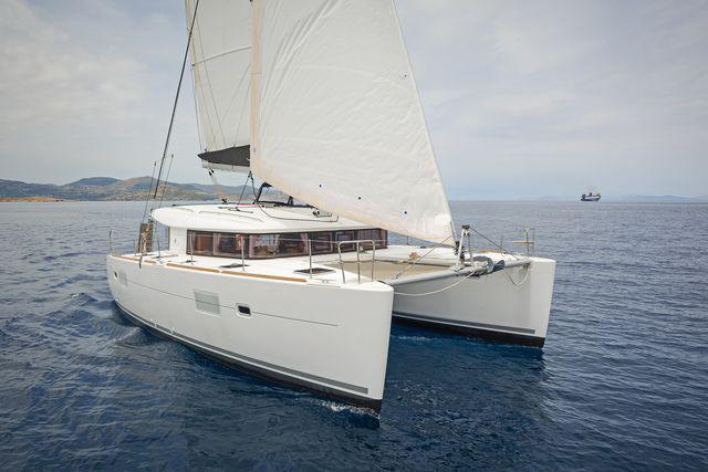 Book yachts online - catamaran - Lagoon 400S2 - LIBRE - rent