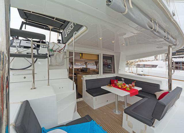 Book yachts online - catamaran - Lagoon 400S2 - LIBRE - rent