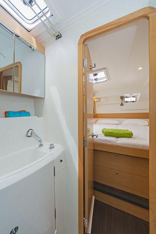 Book yachts online - catamaran - Lagoon 400S2 - LIBRE - rent